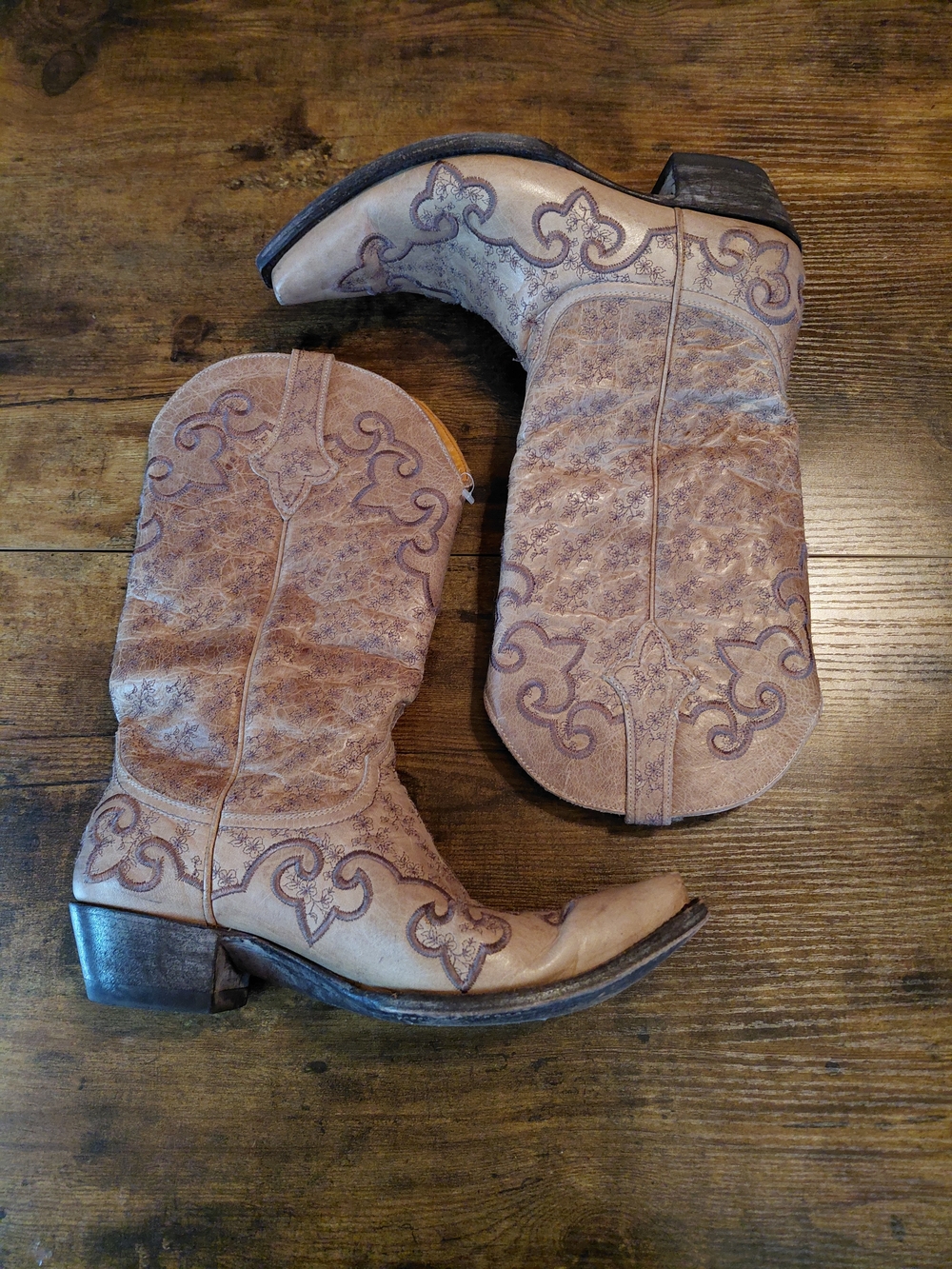 Old Gringo tan and black leather western boot heel